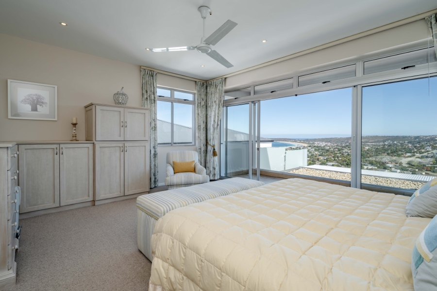 5 Bedroom Property for Sale in Signal Hill Western Cape
